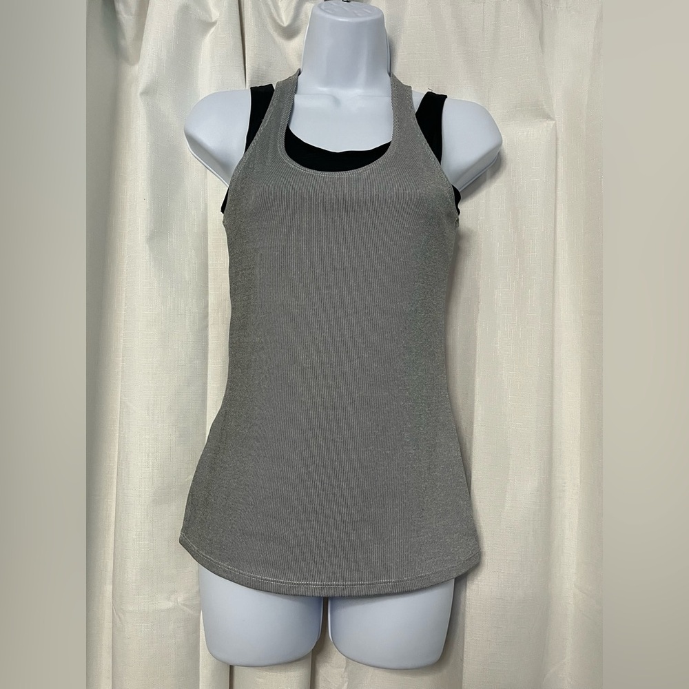Heroine Sports Women’s Performance Top Size Small EUC